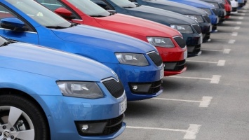 Доля купленных в кредит авто в РФ в III квартале снизилась