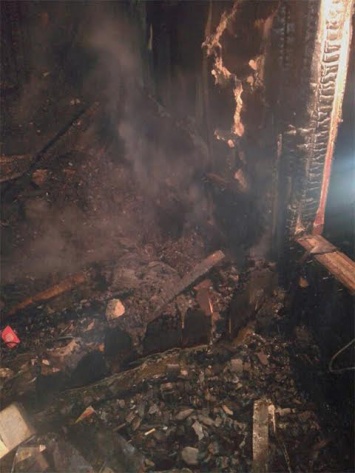 Пожар на пляже «Стрелка»: николаевские спасатели обнаружили труп в сгоревшем деревянном домике