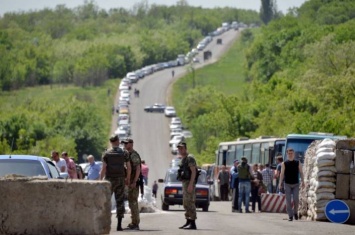 Пункт пропуска в Майорске собирает километровые очереди