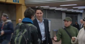 Новый премьер Канады после победы на выборах спустился в метро поблагодарить избирателей
