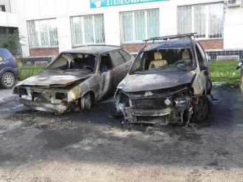 В Подольском районе ночью сгорели 4 автомобиля