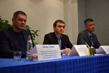 Вадим Мериков и нардеп Борис Козырь пытаются примирить руководство Никморпорта и профсоюзы портовиков