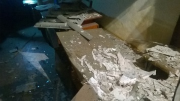 В Днепропетровской области бросили взрывчатку в офис партии "Возрождение". Подозревают ОппоБлок