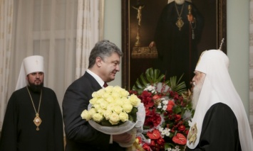 Порошенко поздравил патриарха Филарета с 20-летием патриаршей интронизации