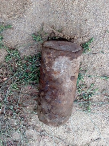 В Николаевском районе мужчина на пустыре нашел современный танковый снаряд