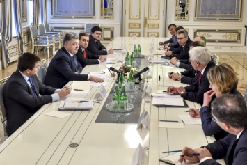 Президент Украины встретился с представителями "Большой семерки"