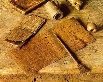 В ходе раскопок в Москве археологи обнаружили берестяную грамоту
