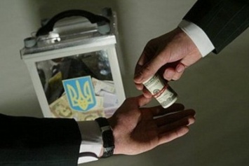 На избирательном участке в Николаеве правоохранители обнаружили пакет с 27 тысячами гривен
