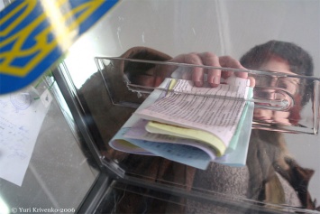 На участке, где должен голосовать Президент, потеряли ключ от сейфа. Вскрывали "болгаркой"