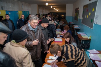 В Запорожской области на выборах зафиксировали "вбрасывание"