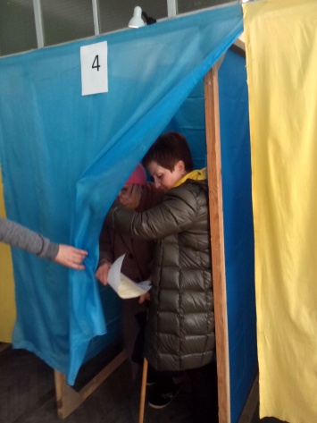 В Днепрорудном удалили с избирательного участка наблюдателей