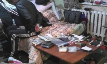 В Киеве милиция в квартире наркодельца изъяла около 200 грамм амфетамина, оружие и взрывчатку
