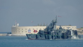 Россия проводит учения флота с ракетными стрельбами у берегов Крыма