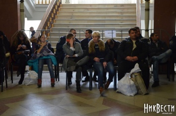В мэрии Николаева столпотворение – члены участкомов с 6 утра стоят в очереди с документами