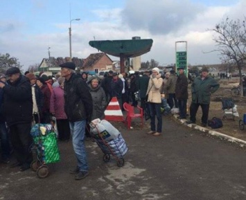 В Станице Луганской открыли пеший переход на оккупированную территорию