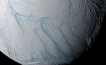 Зонд Cassini погрузится в струи фонтанов спутника Юпитера