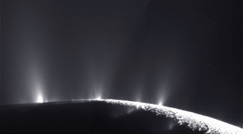 Cassini пролетел сквозь фонтан из инопланетного океана