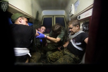 В результате боя в Песках ранены двое украинских военных, - журналист