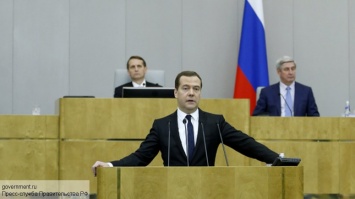 Медведев поручил ГД обсуждить вопрос о пенсионном возрасте госслужащих