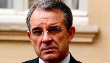Французский политик поплатился за визит в Крым