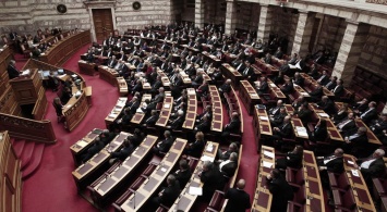 В Греции парламент принял закон о рекапитализации банков