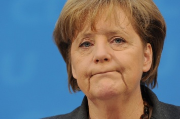 Меркель защитила офис от беженцев