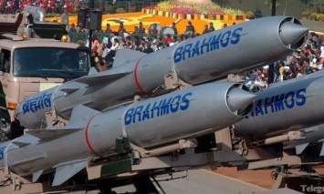 ВВС Индии успешно испытали ракету BrahMos с борта нового эсминца