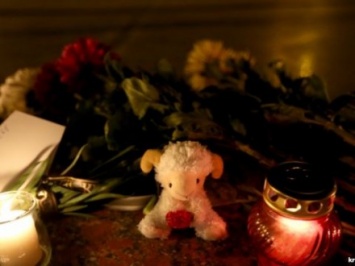 В центре Симферополя зажгли свечи в память о жертвах катастрофы A321