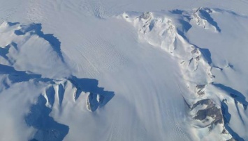 Лед на Антарктиде утолщается, а не тает - NASA