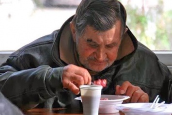 Для запорожских бездомных организуется горячее питание