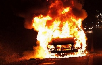 На Днепропетровщине загорелся автомобиль