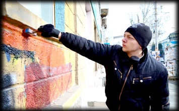 В Луганске пророссийские вандалы закрашивали украинскую символику (ФОТО)