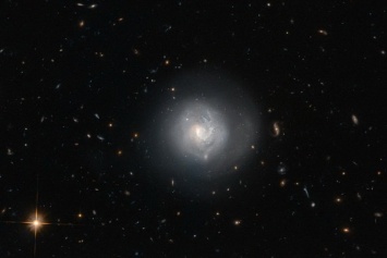 Телескоп "Хаббл" в созвездии Волопаса поймал уникальный "космический глаз"