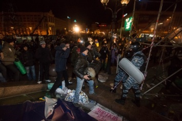 "Кому-то нужен крайний - это не Шевчук", - в Николаеве пикетируют заседание суда о силовом разгоне Евромайдана