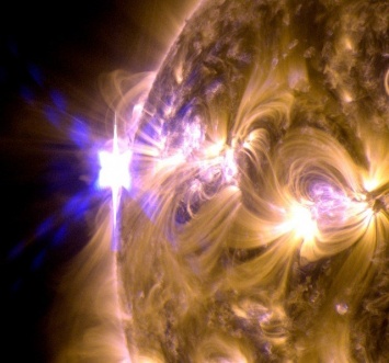 NASA опубликовало фотографии двух активных областей Солнца
