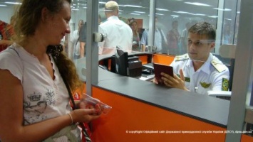 В аэропортах Киева и Гостомеля приступили к несению службы новые пограничники