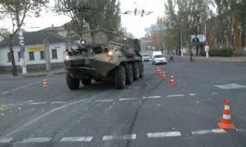 В Николаеве БТР врезался в иномарку, пострадала женщина