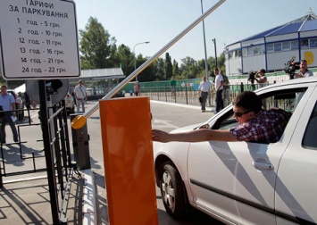 В Киеве уберут более 100 незаконных парковок