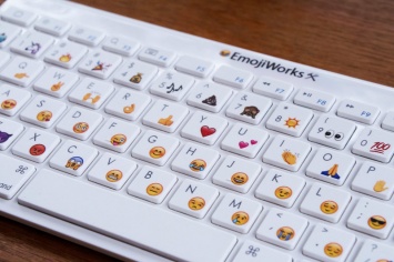 Американцы выпустили клавиатуру со смайликами для iPhone и Mac, которая не огорчит Милонова