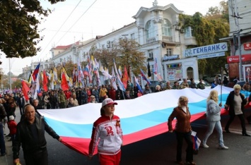 В День народного единства по улицам Севастополя прошла 25-тысячная колонна (ФОТОРЕПОРТАЖ)
