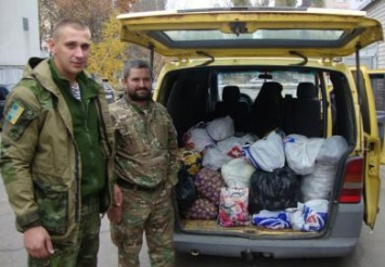 Павлоградцы передали бойцам 200 кг овощей, чай, кофе и сигареты