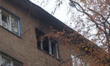 В Киеве на Подоле горела коммунальная квартира, пострадал 22-летний парень