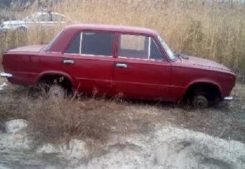 В Новомосковске на берегу реки правоохранители обнаружили угнанный автомобиль