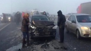 В Москве из-за тумана столкнулись 20 машин