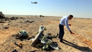 Египетские эксперты склоняются к версии о взрыве бомбы на борту А321