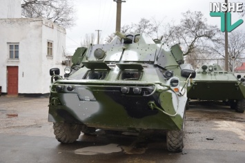 В ДТП под Марьинкой перевернулся БТР - погиб военный, еще шестеро ранены