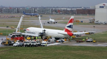 СМИ: Самолет British Airways возвращается в Хитроу из-за поломки