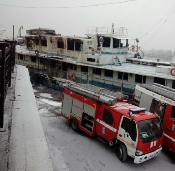 В Красноярске на сгоревшем корабле-гостинице «Виктория» нашли труп