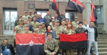 Первомайский "Правый сектор" выступил против отставки Яроша и требует организовать всеукраинский съезд организации