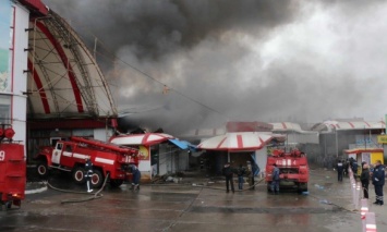 В результате пожара в ТЦ "Барабашово" в Харькове пострадала женщина